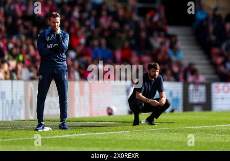 Watford Interimstrainer Tom Cleverley und Southampton-Trainer Russell Martin waren während des Sky Bet Championship Matches im St Mary's Stadium in Southampton auf der Touchline. Bilddatum: Samstag, 13. April 2024. Stockfoto