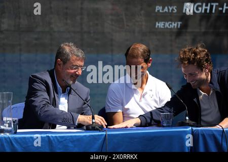 Sabadell, Barcelona, Spanien. April 2024. Barcelona Spanien 13.04.2024 Rafa Nadal (Spanien) und Peter Vives (Schauspieler) Gesten während des ersten Tages der Barcelona Open Banc Sabadell Godo am 13. April 2024 in Barcelona. (Kreditbild: © Xavi Urgeles/ZUMA Press Wire) NUR REDAKTIONELLE VERWENDUNG! Nicht für kommerzielle ZWECKE! Stockfoto