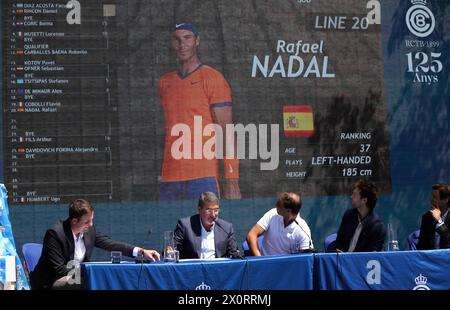 Sabadell, Barcelona, Spanien. April 2024. Barcelona Spanien 13.04.2024 Rafa Nadal (Spanien) blickt während des ersten Tages des Barcelona Open Banc Sabadell Godo am 13. April 2024 in Barcelona. (Kreditbild: © Xavi Urgeles/ZUMA Press Wire) NUR REDAKTIONELLE VERWENDUNG! Nicht für kommerzielle ZWECKE! Stockfoto