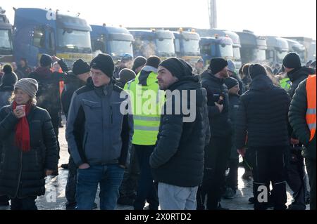 Protestaktionen im Frühjahr 2024 mit Streikaktionen der Bauen und dem Lokführerstreik in dieser Woche kommt es nun am 12.1.2023 in München zu einer weiteren Protestaktion. Der Verband bayrischer Transport- und Logistikunternehmer ruft zu einer Sternfahrt auf einer Kundgebung auf der Theresienwiese. *** Protestaktionen im Frühjahr 2024 mit Streikaktionen der Bauarbeiter und der Zugfahrerstreik in dieser Woche wird es nun in München wieder eine Protestaktion geben am 12 1 2023 ruft der Verband Bayerischer Transport- und Logistikunternehmen zu einer Kundgebung auf der Theresienwiese auf Stockfoto