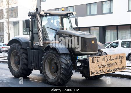 Protestaktionen im Frühjahr 2024 mit Streikaktionen der Bauen und dem Lokführerstreik in dieser Woche kommt es nun am 12.1.2023 in München zu einer weiteren Protestaktion. Der Verband bayrischer Transport- und Logistikunternehmer ruft zu einer Sternfahrt auf einer Kundgebung auf der Theresienwiese. *** Protestaktionen im Frühjahr 2024 mit Streikaktionen der Bauarbeiter und der Zugfahrerstreik in dieser Woche wird es nun in München wieder eine Protestaktion geben am 12 1 2023 ruft der Verband Bayerischer Transport- und Logistikunternehmen zu einer Kundgebung auf der Theresienwiese auf Stockfoto