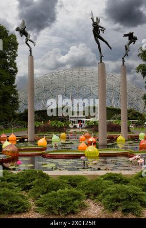 St. Louis, Missouri, USA. Climatron, Brookings Center, Botanischer Garten im Missouri Botanical Garden. Skulptur von Carl Milles. Stockfoto