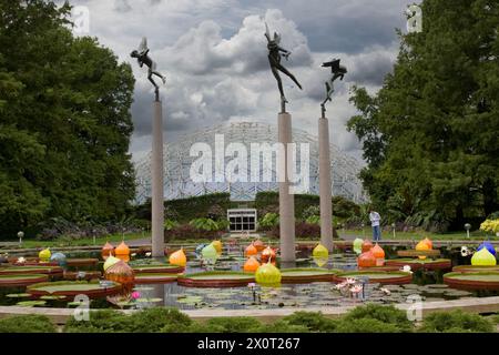 St. Louis, Missouri, USA. Climatron, Brookings Center, Botanischer Garten im Missouri Botanical Garden. Skulptur von Carl Milles. Stockfoto