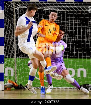 ALMERE -Lahcen Bouyouzan aus den Niederlanden, Manuel Kuijk aus den Niederlanden, henri Alamikkotervo aus Finnland während des Qualifikationsspiels der WM zwischen den Niederlanden und Finnland im Topsportcenter Almere am 13. April 2024 in Almere, Niederlande. ANP OLAF KRAAK Stockfoto