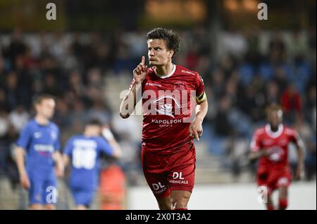 Denderleeuw, Belgien. April 2024. Essevees Jelle Vossen feiert nach einem Torschuss während eines Fußballspiels zwischen Dender EH und SV Zulte Waregem am Samstag, den 13. April 2024 in Denderleeuw, am 29/30. Tag der zweiten Liga der Challenger Pro League 2023-2024 der belgischen Meisterschaft. BELGA FOTO JOHN THYS Credit: Belga News Agency/Alamy Live News Stockfoto