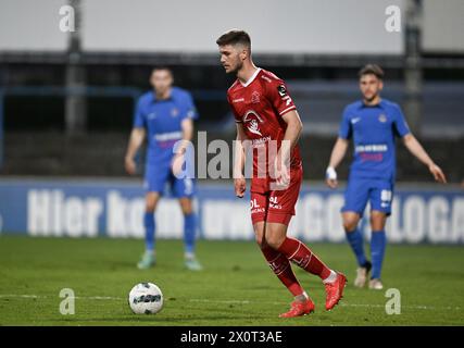 Denderleeuw, Belgien. April 2024. Essevees Anton Tanghe wurde während eines Fußballspiels zwischen Dender EH und SV Zulte Waregem am Samstag, den 13. April 2024 in Denderleeuw, am 29/30. Tag der zweiten Liga der Challenger Pro League 2023-2024 der belgischen Meisterschaft, dargestellt. BELGA FOTO JOHN THYS Credit: Belga News Agency/Alamy Live News Stockfoto