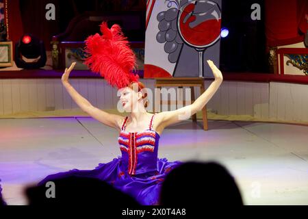 Köln, Deutschland, 12. April 2024. Kunstfans mit vielen Prominenten besuchen die Premiere von Roncalli Circus and Theater. Stockfoto