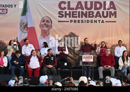 Tijuana, Baja California, Mexiko. April 2024. Claudia Sheinbaum, die führende mexikanische Präsidentschaftskandidatin der Morena-Regierungspartei, spricht am Freitag, den 12. April 2024, mit einer großen Kundgebung ihrer Anhänger draußen im Amphitheater des El Trompo Interactive Science Museum in Tijuana, Mexiko. (Kreditbild: © Carlos A. Moreno/ZUMA Press Wire) NUR REDAKTIONELLE VERWENDUNG! Nicht für kommerzielle ZWECKE! Stockfoto