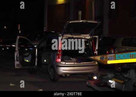 Brescia, Italien. April 2024. Foto Nelson Hasanpapy/LaPresse cronaca13 april 2024 Brescia sparatoria Via Corsica il sopralluogo della polizia Scientifica, Credit: LaPresse/Alamy Live News Stockfoto