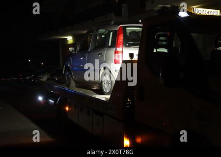 Brescia, Italien. April 2024. Foto Nelson Hasanpapy/LaPresse cronaca13 april 2024 Brescia sparatoria Via Corsica il sopralluogo della polizia Scientifica, Credit: LaPresse/Alamy Live News Stockfoto