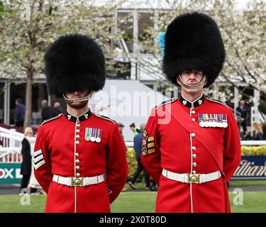 Liverpool, Großbritannien. April 2024. The King's Guard bei der Präsentation der Grand National Gewinnerinnen während des Randox Grand National Day 2024 auf der Aintree Racecourse, Liverpool, Vereinigtes Königreich, 13. April 2024 (Foto: Mark Cosgrove/News Images) in Liverpool, Vereinigtes Königreich am 13. April 2024. (Foto: Mark Cosgrove/News Images/SIPA USA) Credit: SIPA USA/Alamy Live News Stockfoto