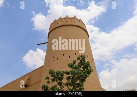 Riad, Saudi-Arabien, 13. April 2024. Al Masmak Palace 1895 ist eine Festung aus Lehm und Lehmziegel, die Zeuge der Gründung des Königreichs im Jahre 1902 King ab war Stockfoto