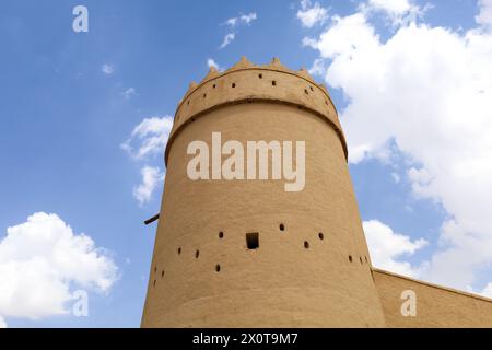 Riad, Saudi-Arabien, 13. April 2024. Al Masmak Palace 1895 ist eine Festung aus Lehm und Lehmziegel, die Zeuge der Gründung des Königreichs im Jahre 1902 King ab war Stockfoto