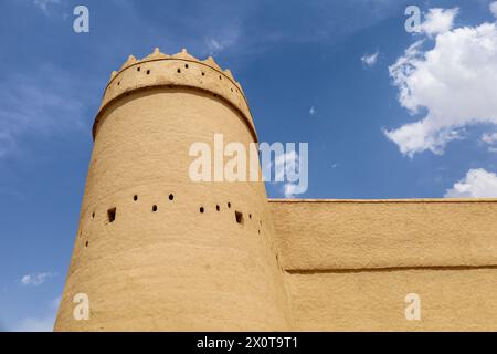 Riad, Saudi-Arabien, 13. April 2024. Al Masmak Palace 1895 ist eine Festung aus Lehm und Lehmziegel, die Zeuge der Gründung des Königreichs im Jahre 1902 King ab war Stockfoto