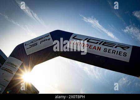 Montmelo, Espagne. April 2024. Ambiance Paddock während der Hitze 1 der Ligier European Series 2024 auf dem Circuit de Barcelona-Catalunya vom 12. Bis 14. April 2024 in Montmelo, Spanien - Foto Paulo Maria/DPPI Credit: DPPI Media/Alamy Live News Stockfoto