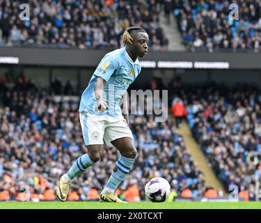 Jérémy Doku von Manchester City in Aktion, während des Premier League-Spiels Manchester City gegen Luton Town im Etihad Stadium, Manchester, Vereinigtes Königreich, 13. April 2024 (Foto: Cody Froggatt/News Images) Stockfoto