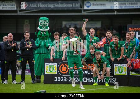 Yeovil Town feiert den Sieg der National League South im Huish Park Stadium, Yeovil Picture von Martin Edwards/ 07880 707878 Stockfoto