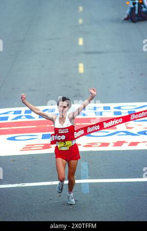 Joan Benoit gewinnt 1985 den Chicago Marathon Stockfoto