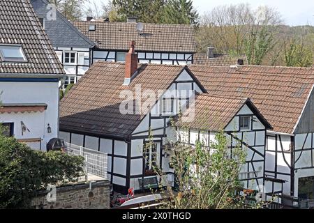 Geschichte im Ruhrgebiet Blick auf den Ort Blankenstein, auf die Auenlandschaft im Ruhrtal. Der Ort liegt unmittelbar am Südufer der Ruhr, gegenüber der Stadt Bochum und hat eine bewegte Geschichte. Hattingen Nordrhein-Westfalen Deutschland Blankenstein *** Geschichte im Ruhrgebiet Blick auf das Dorf Blankenstein, auf die Auenlandschaft im Ruhrtal das Dorf liegt direkt am Südufer des Ruhrgebiets, gegenüber der Stadt Bochum und hat eine bewegte Geschichte Hattingen Nordrhein-Westfalen Deutschland Blankenstein Stockfoto