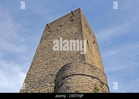 Burgen im Ruhrgebiet Blick auf die Burg Blankenstein, oberhalb von Hattinger Ruhrtal. Der Ort liegt unmittelbar am Südufer der Ruhr, gegenüber der Stadt Bochum und hat eine bewegte Geschichte. Hattingen Nordrhein-Westfalen Deutschland Blankenstein *** Schlösser im Ruhrgebiet Blick auf Schloss Blankenstein, oberhalb des Hattinger Ruhrtals die Stadt liegt direkt am Südufer des Ruhrgebiets gegenüber der Stadt Bochum und hat eine bewegte Geschichte Hattingen Nordrhein-Westfalen Deutschland Blankenstein Stockfoto