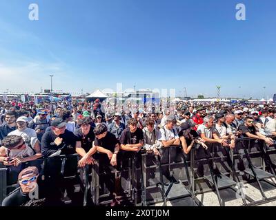 Italienisches Sängermusikkonzert - Rose Villain Live 2024 Misano E-Prix Rennen Rose Villain Fans auf Fahrerlager während Rose Villain Live 2024 Misano E-Prix Rennen, italienisches Sängermusikkonzert in Misano Adriatico, Italien, 13. April 2024 Misano Adriatico Misano World Circuit Marco Simoncelli Italien Copyright: XAlessioxMarinix/xLiveMediax LPM 1309415 Stockfoto