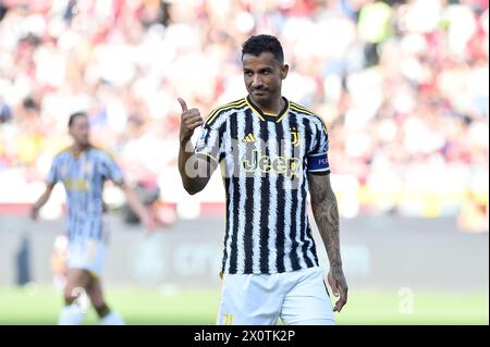 Turin, Italien. April 2024. Danilo von Juventus FC in Aktion während des Spiels Der Serie A 2023/24 zwischen Turin FC und Juventus FC im Olimpico Grande Torino Stadium am 13. April 2024 in Turin, Italien - ph Giuliano Marchisciano während des Spiels Turin FC gegen Juventus FC, italienisches Fußball-Spiel der Serie A in Turin, Italien 13. April 2024 Credit: Independent Photo Agency/Alamy Live News Stockfoto