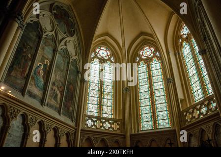 Die Innenräume der Primatialkirche St. Andreas von Bordeaux in der Stadt Bordeaux, Frankreich Stockfoto