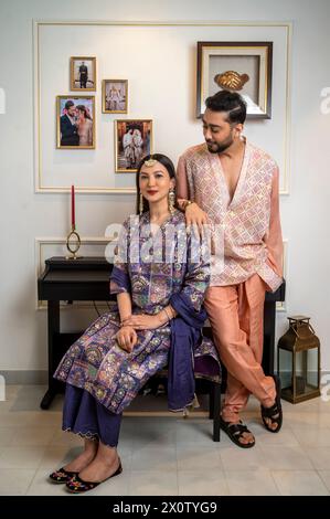 Mumbai, Indien. April 2024. MUMBAI, INDIEN - 5. APRIL: (ANMERKUNG DER REDAKTION: dies ist ein exklusives Bild der Hindustan Times/SIPA USA) Bollywood-Schauspieler Gauahar Khan mit dem Schauspieler, Social Media Influencer und ihrem Mann Zaid Darbar posieren während eines exklusiven Interviews mit HT City anlässlich des Eid Festivals in Andheri am 5. April 2024 in Mumbai, Indien. Gauahar Khan und Zaid Darbar feiern ihren ersten Ramzan Eid mit ihrem Sohn Zehaan und die neuen Eltern sprechen darüber, wie besonders dieses Festival jetzt geworden ist. (Foto: Satish Bate/Hindustan Times/SIPA USA) Credit: SIPA USA/Alamy Live News Stockfoto