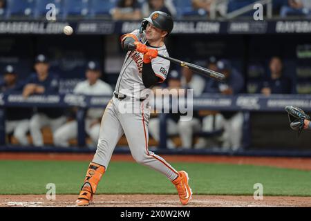 St. Petersburg, FL: Der San Francisco Giants-Fänger Patrick Bailey (14) legt während eines MLB-Spiels auf die Tampa Bay Rays, die zweite Basis Curtis Mead (25) Stockfoto