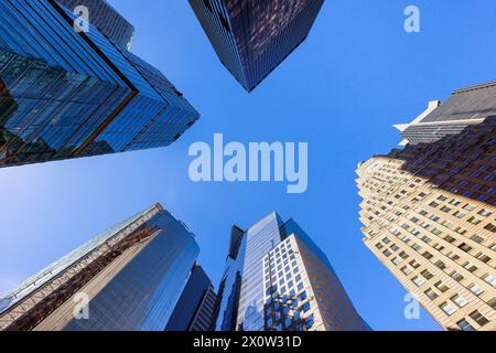 Moderne Wolkenkratzer, Bürogebäude, dominieren die Stadtlandschaft in Manhattan, New York, USA Stockfoto