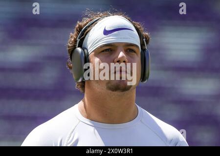 Baton Rouge, LA, USA. April 2024. LSU Offensive Lineman will Campbell (66) spaziert vor dem jährlichen National L Club LSU Spring Game im Tiger Stadium in Baton Rouge, LA. Jonathan Mailhes/CSM/Alamy Live News Stockfoto