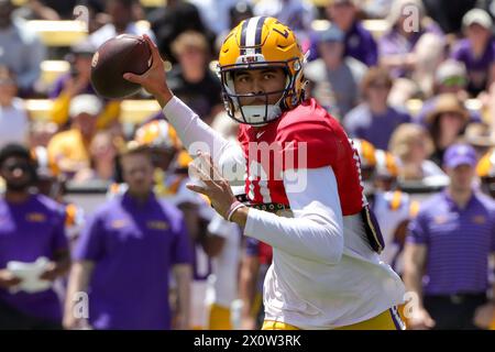 Baton Rouge, LA, USA. April 2024. LSU Quarterback Rickie Collins (10) liefert einen Pass während des jährlichen National L Club LSU Spring Game im Tiger Stadium in Baton Rouge, LA. Jonathan Mailhes/CSM/Alamy Live News Stockfoto