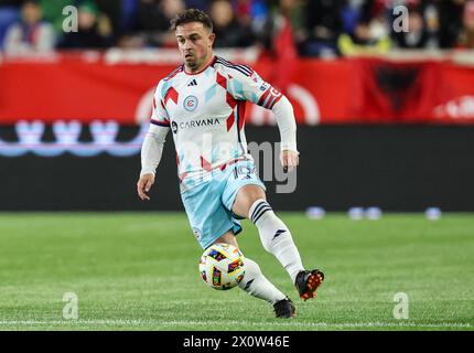 Harrison, NJ, USA. April 2024. Xherdan Shaqiri (10) im MLS-Spiel zwischen den Chicago Fire und den New York Red Bulls in der Red Bull Arena in Harrison, NJ Mike Langish/CSM/Alamy Live News Stockfoto