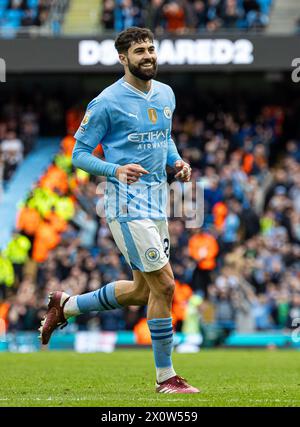 (240414) -- MANCHESTER, 14. April 2024 (Xinhua) -- Josko Gvardiol von Manchester City feiert beim englischen Premier League-Spiel zwischen Manchester City und Luton Town am 13. April 2024 in Manchester, Großbritannien. (XINHUA) NUR FÜR REDAKTIONELLE ZWECKE. NICHT ZUM VERKAUF FÜR MARKETING- ODER WERBEKAMPAGNEN. KEINE VERWENDUNG MIT NICHT AUTORISIERTEN AUDIO-, VIDEO-, DATEN-, REGALLISTEN, CLUB-/LEAGUE-LOGOS ODER LIVE-DIENSTEN. ONLINE-IN-MATCH-NUTZUNG AUF 45 BILDER BESCHRÄNKT, KEINE VIDETEMULATION. KEINE VERWENDUNG BEI WETTEN, SPIELEN ODER PUBLIKATIONEN FÜR EINZELNE CLUBS/LIGA/SPIELER. Stockfoto