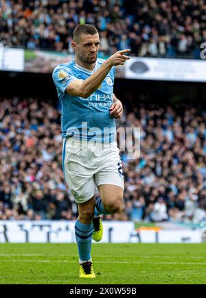 (240414) -- MANCHESTER, 14. April 2024 (Xinhua) -- Mateo Kovacic von Manchester City feiert das Tor während des englischen Premier League-Spiels zwischen Manchester City und Luton Town in Manchester, Großbritannien, 13. April 2024. (XINHUA) NUR FÜR REDAKTIONELLE ZWECKE. NICHT ZUM VERKAUF FÜR MARKETING- ODER WERBEKAMPAGNEN. KEINE VERWENDUNG MIT NICHT AUTORISIERTEN AUDIO-, VIDEO-, DATEN-, REGALLISTEN, CLUB-/LEAGUE-LOGOS ODER LIVE-DIENSTEN. ONLINE-IN-MATCH-NUTZUNG AUF 45 BILDER BESCHRÄNKT, KEINE VIDETEMULATION. KEINE VERWENDUNG BEI WETTEN, SPIELEN ODER PUBLIKATIONEN FÜR EINZELNE CLUBS/LIGA/SPIELER. Stockfoto