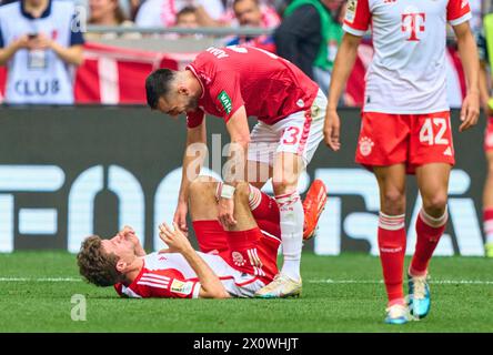 Thomas MUELLER, Mueller, FCB 25 Sargis Adamyan, 1.FCK 23 im Spiel FC BAYERN MÜNCHEN - 1.FC Köln 2-0 am 13. April 2024 in München. Saison 2023/2024, 1.Bundesliga, FCB, München, Spieltag 29, 29.Spieltag-Fotograf: ddp-Bilder / STAR-Bilder - DFL-VORSCHRIFTEN VERBIETEN JEDE VERWENDUNG VON FOTOGRAFIEN als BILDSEQUENZEN und/oder QUASI-VIDEO - Stockfoto