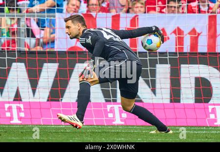 Sven ULREICH, FCB 26 Torwart, im Spiel FC BAYERN MÜNCHEN - 1.FC KÖLN 2-0 am 13. April 2024 in München. Saison 2023/2024, 1.Bundesliga, FCB, München, Spieltag 29, 29.Spieltag-Fotograf: ddp-Bilder / STAR-Bilder - DFL-VORSCHRIFTEN VERBIETEN JEDE VERWENDUNG VON FOTOGRAFIEN als BILDSEQUENZEN und/oder QUASI-VIDEO - Stockfoto