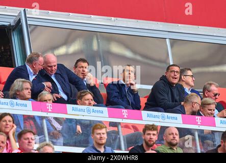 Karl-Heinz RUMMENIGGE (Mitglied Aufsichtsrat FCB AG) Uli HOENESS (ehemaliger FCB-Präsident ), Ehrenpraesident, Andreas JUNG, Marketingdirektor und Vorstandsmitglied FCB Dr. Michael Diederich, Geschäftsführer Finanzvorstand und stellvertretender Vorstandsvorsitzender, Max Eberl , Sportvorstand und Manager FC Bayern, Jan-Christian Dreesen , Vorstandsvorsitzender FCB im Spiel FC BAYERN MÜNCHEN - 1.FC Köln 2-0 am 13. April 2024 in München. Saison 2023/2024, 1.Bundesliga, FCB, München, Spieltag 29, 29.Spieltag-Fotograf: ddp-Bilder / STAR-Bilder - DFL RE Stockfoto