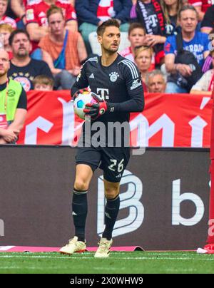 Sven ULREICH, FCB 26 Torwart, im Spiel FC BAYERN MÜNCHEN - 1.FC KÖLN 2-0 am 13. April 2024 in München. Saison 2023/2024, 1.Bundesliga, FCB, München, Spieltag 29, 29.Spieltag-Fotograf: ddp-Bilder / STAR-Bilder - DFL-VORSCHRIFTEN VERBIETEN JEDE VERWENDUNG VON FOTOGRAFIEN als BILDSEQUENZEN und/oder QUASI-VIDEO - Stockfoto