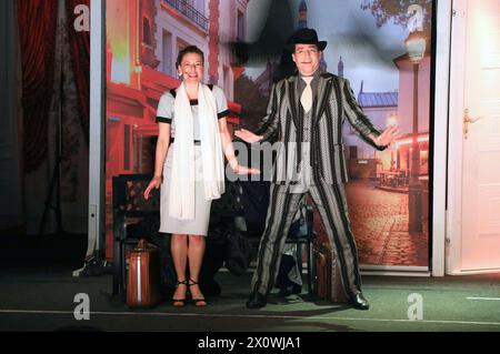 Stefanie Hertel und Stuart Sumner bei der Musicalpremiere ganz Paris träumt von der Liebe im Kulturhaus. Gotha, 12.04.2024 *** Stefanie Hertel und Stuart Sumner bei der musikalischen Premiere ganz Paris träumt von der Liebe im Kulturhaus Gotha, 12 04 2024 Foto:XM.xWehnertx/xFuturexImagex hertel 4416 Stockfoto