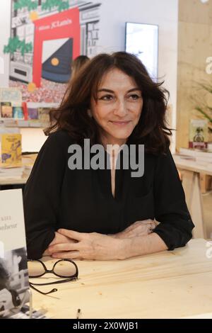 Paris, Frankreich. April 2024. Nathalie Rykiel signiert ihr Buch beim Pariser Buchfestival am 13. April 2024 im ephemeren Grand Palais. Foto: Thibaud Moritz/ABACAPRESS.COM Credit: Abaca Press/Alamy Live News Stockfoto