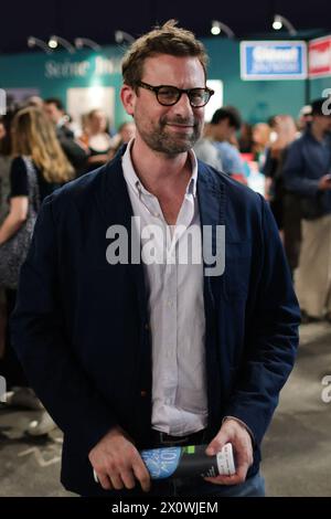 Paris, Frankreich. April 2024. Nicolas Mathieu signiert sein Buch beim Pariser Buchfestival am 13. April 2024 im ephemeren Grand Palais. Foto: Thibaud Moritz/ABACAPRESS.COM Credit: Abaca Press/Alamy Live News Stockfoto