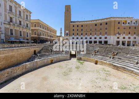 LECCE, ITALIEN, 12. JULI 2022 - das römische Amphitheater im Zentrum von Lecce, Apulien, Italien Stockfoto