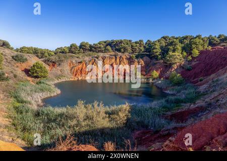 Bauxitteich in Otranto, Provinz Lecce, Apulien, Italien Stockfoto