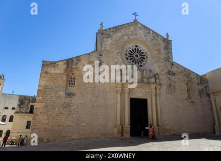 OTRANTO, ITALIEN, 14. JULI 2022 - Kathedrale Santa Maria Annunziata im Stadtzentrum von Otranto, Provinz Lecce, Apulien, Italien Stockfoto