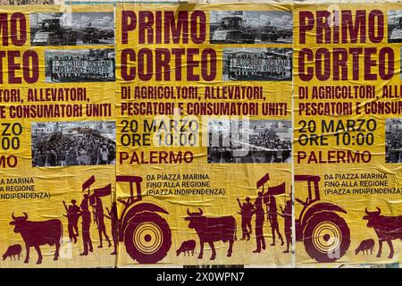 Italien, Palermo - 13. April 2024: Plakate auf dem Wall House, in denen die Demonstration eines Bauernprotests gefordert wird Stockfoto