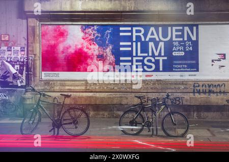 Plakate kündigen das Internationale Frauenfilmfestival Dortmund + Köln an, das dieses Jahr in Köln stattfindet Stockfoto