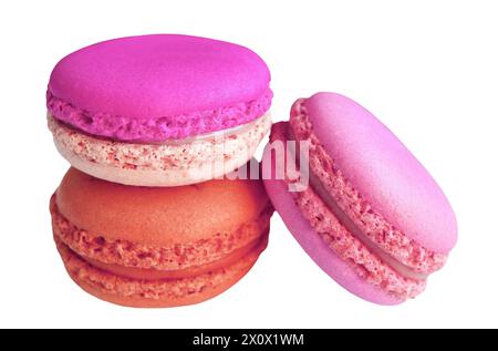 Stapel von schönen farbigen Macaron-Gebäck isoliert auf weißem Hintergrund Stockfoto