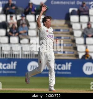 Northampton, England. April 2024. Raphael Weatherall aus Northamptonshire während des dritten Tages der Vitality County Championship Division 2 zwischen dem Northamptonshire County Cricket Club und dem Middlesex County Cricket Club auf dem County Ground, Wantage Road. Kyle Andrews/Alamy Live News. Stockfoto