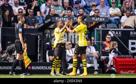 Mönchengladbach Deutschland. April 2024. Youssoufa Moukoko (BVB) Sebastien Haller (BVB) Borussia Mönchengladbach - Borussia Dortmund 13.04.2024 Cop Stockfoto